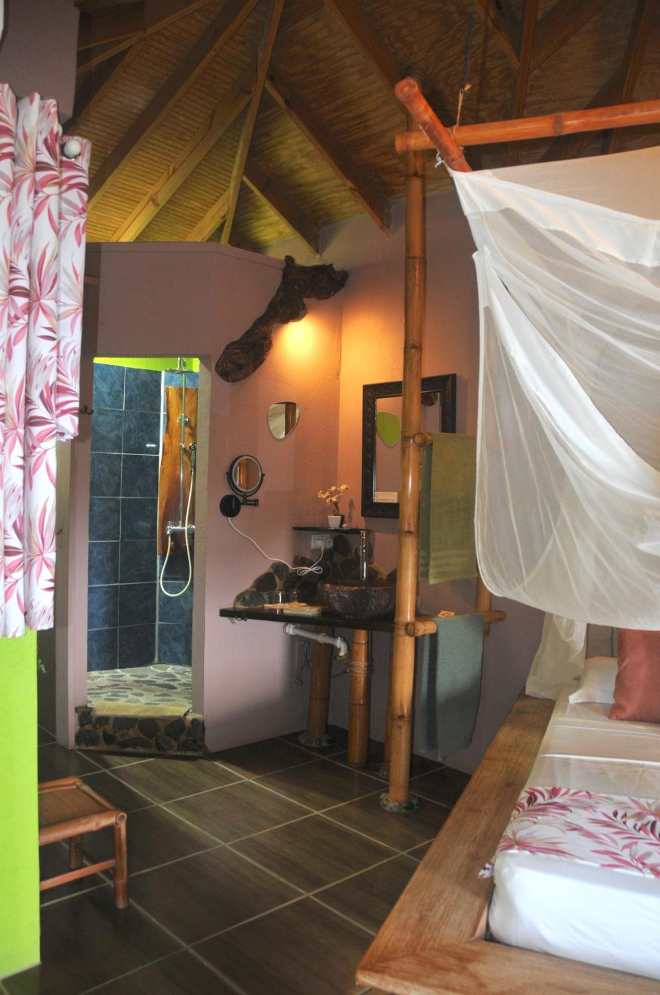 Mango Island Lodges Saint Joseph Exteriör bild